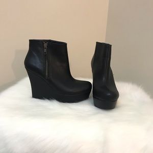 Mossimo black boots